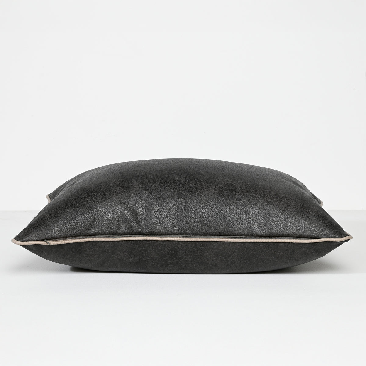 Art Leather Onyx - Vinyl Cushion - 40 X 60
