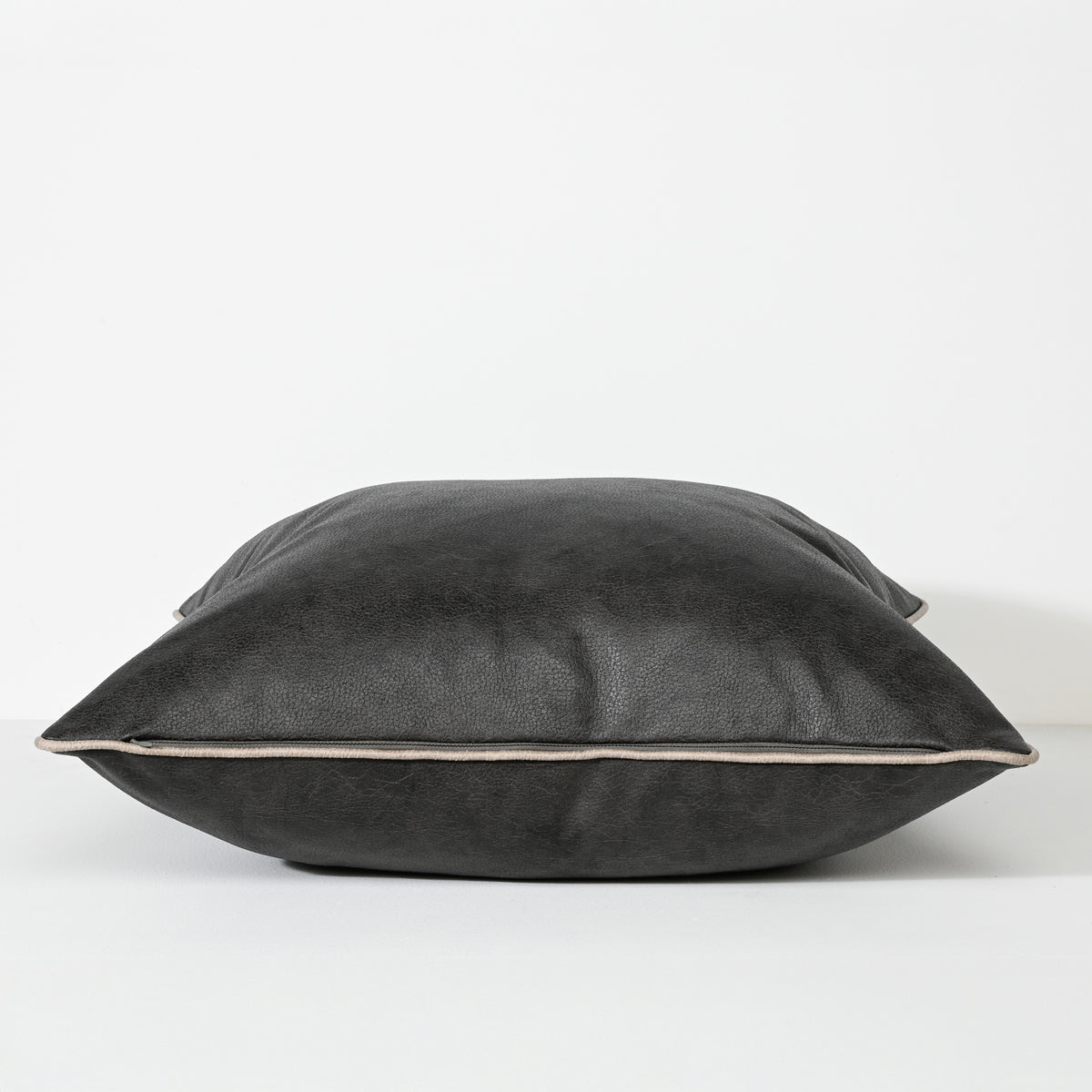 Art Leather Onyx - Vinyl Cushion - 55 X 55