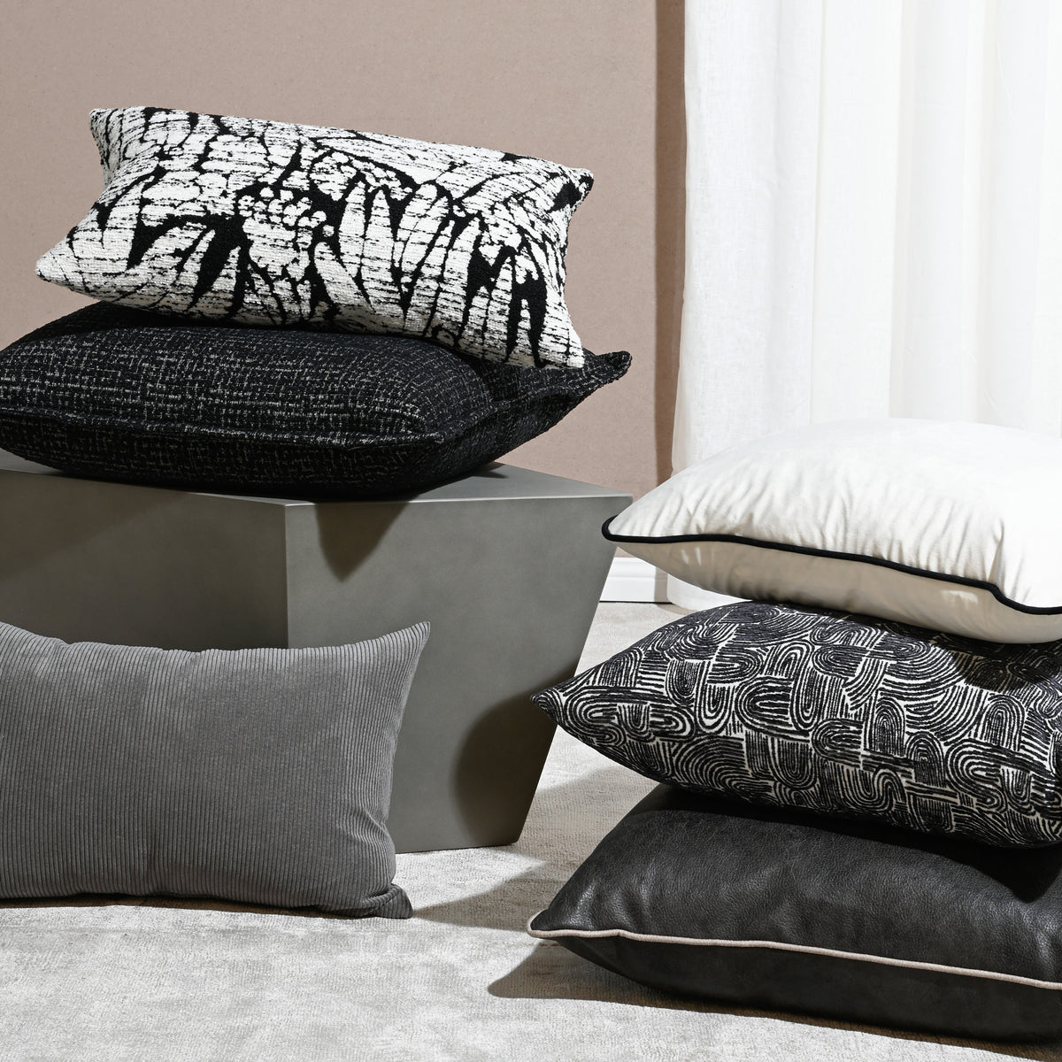 Art Leather Onyx - Vinyl Cushion - 55 X 55